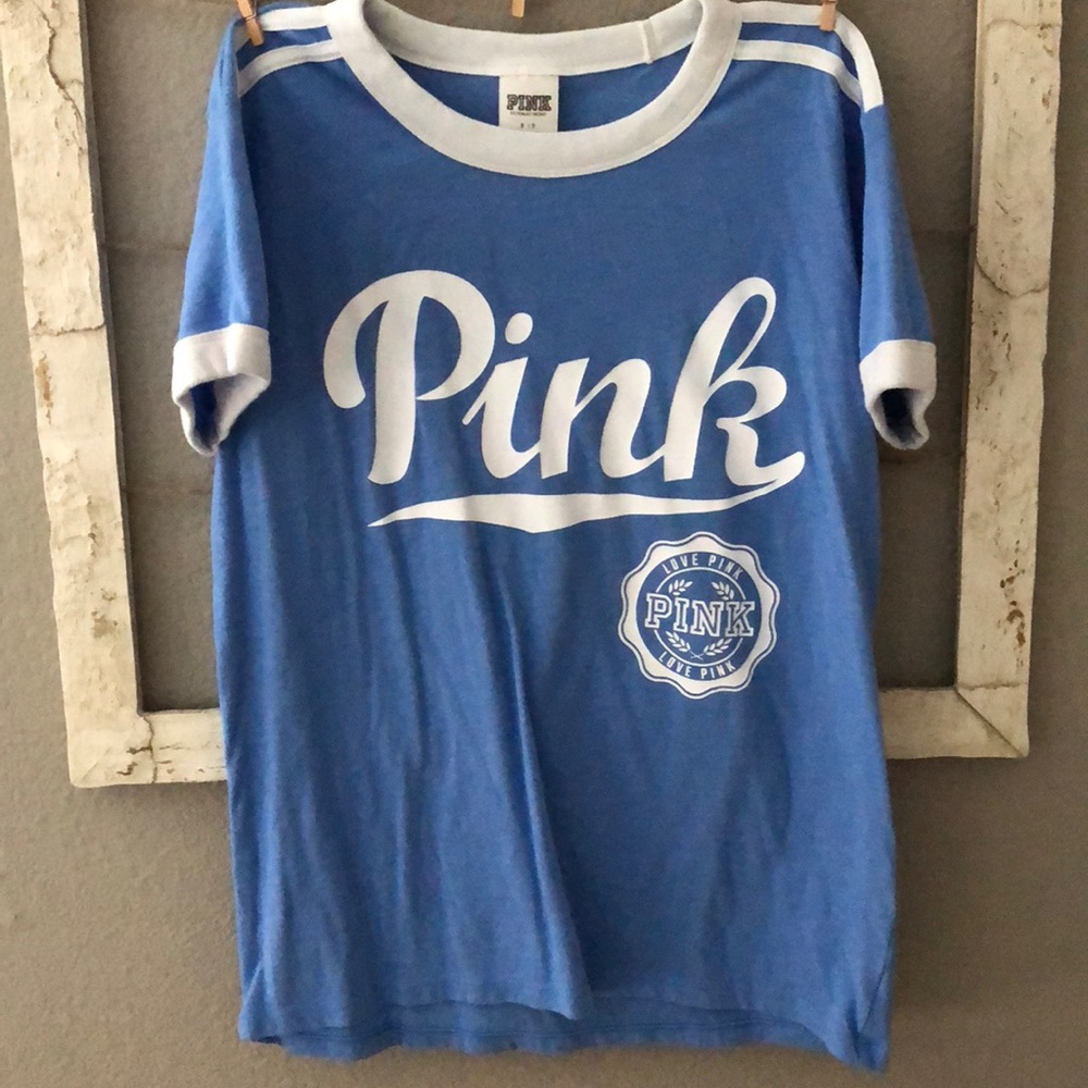 a short sleeve t